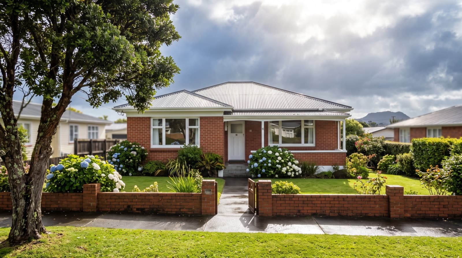 Interest Rates Just Rose Again: What It Means If You're Selling in Auckland