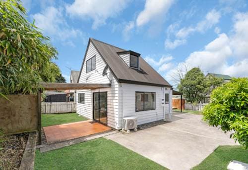 8 Caspian Close, New Lynn