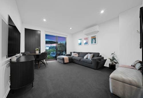 14 Serpent Road, Flat Bush